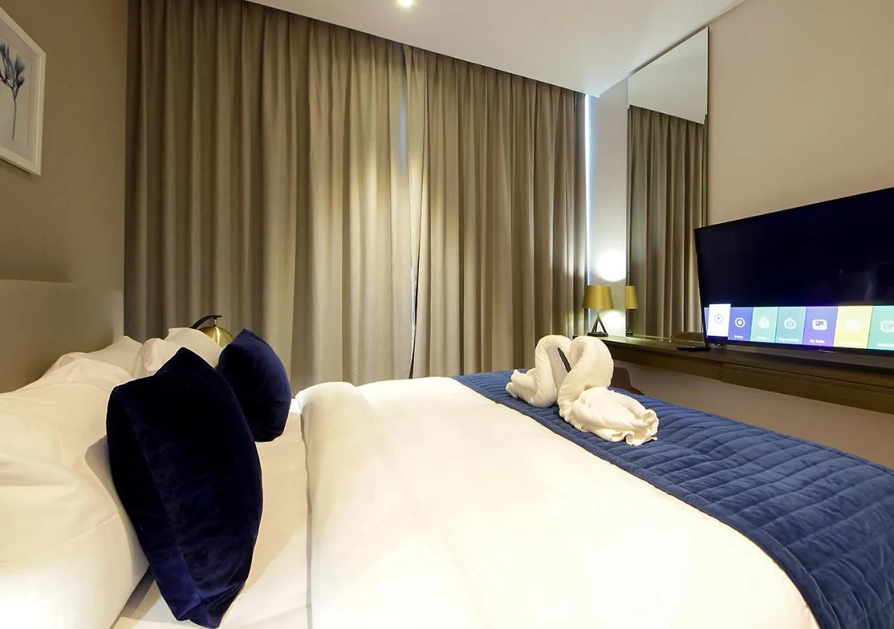 Burj Khalifa & Canal View Luxestudio In Damacprive Dubai Apartment